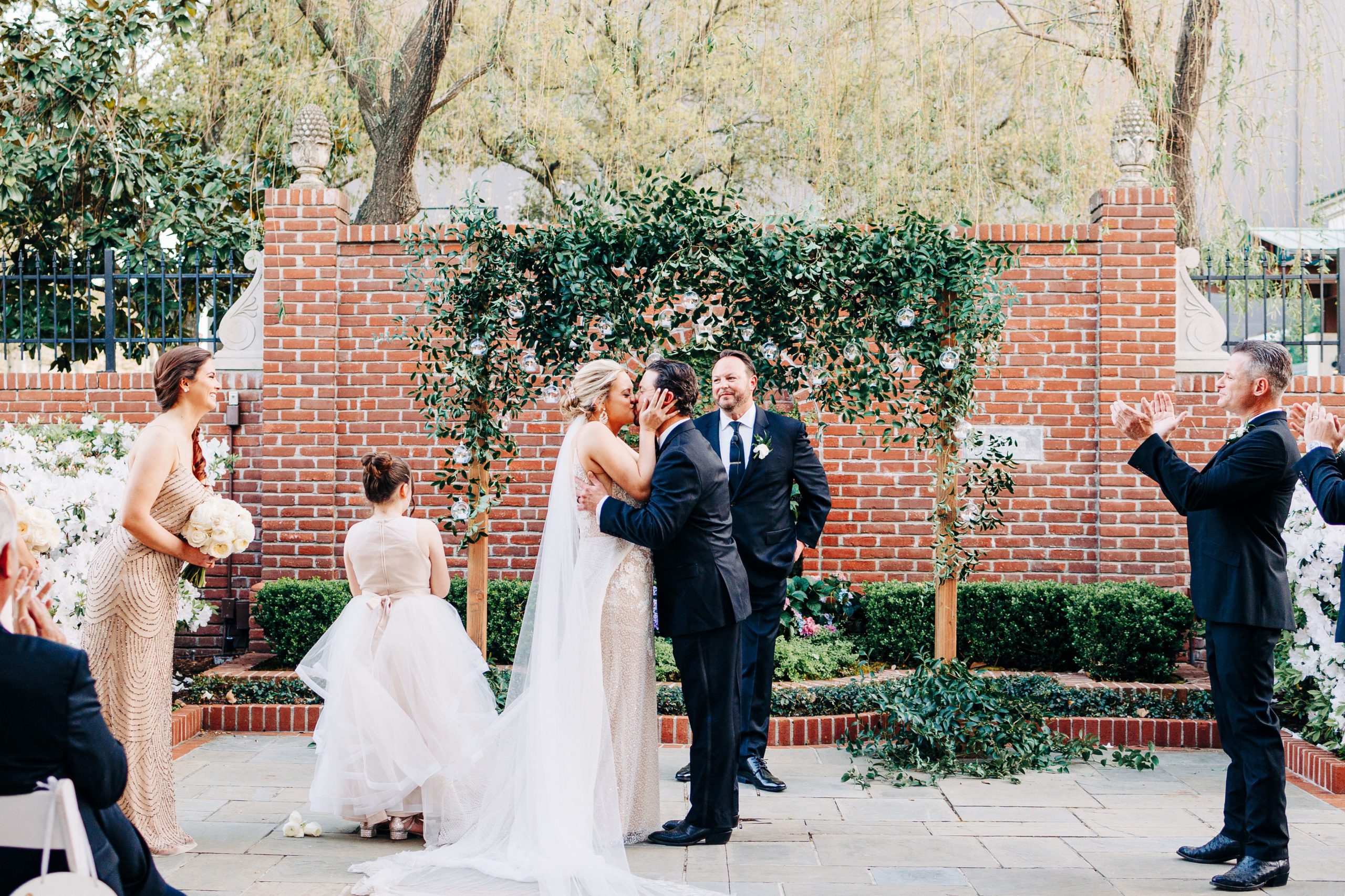 houston river oaks wedding photographer took this photo of a couple kissing at their ceremony